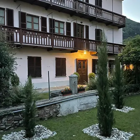 Dimora Fiorita Junior My Séjour à la campagne Varallo